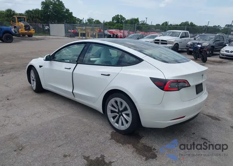 2022 Tesla Model 3 Rear-Wheel Drive z USA, uszkodzony, nr VIN 5YJ3E1EA6NF153853